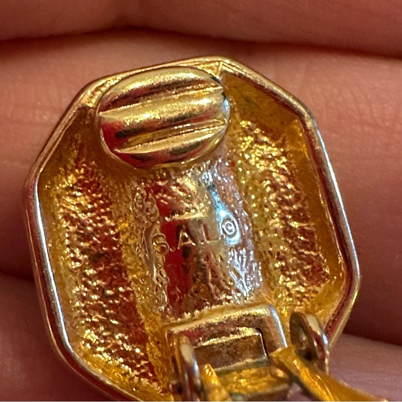 Vintage Swarovski Earrings clip-ons, signed S.A.L., gold tone w/ clear crystals - Picture 11 of 11